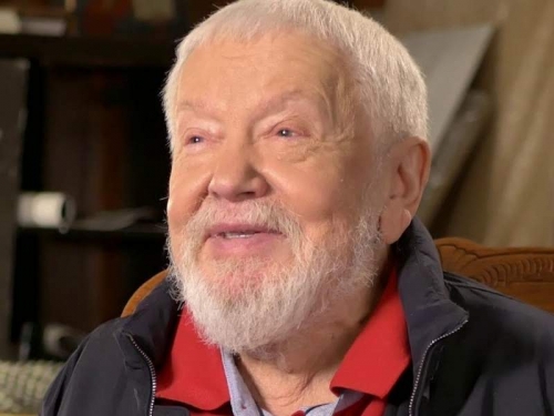 Новости дня: СМИ: режиссер "Ассы" попал в больницу из-за иска Минкульта