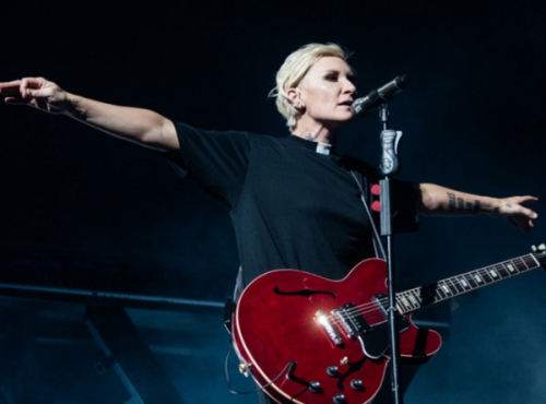 Новости дня: Диана Арбенина обматерила техников прямо со сцены на концерте в Москве