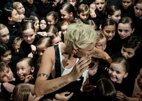 Новости дня: Диана Арбенина обматерила техников прямо со сцены на концерте в Москве