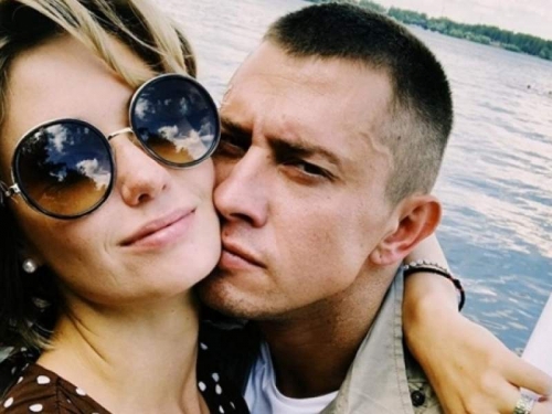 Новости дня: СМИ: Прилучный перед разводом заложил имущество