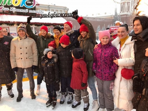 Новости дня: СМИ показали фото тайного сына Евгения Миронова