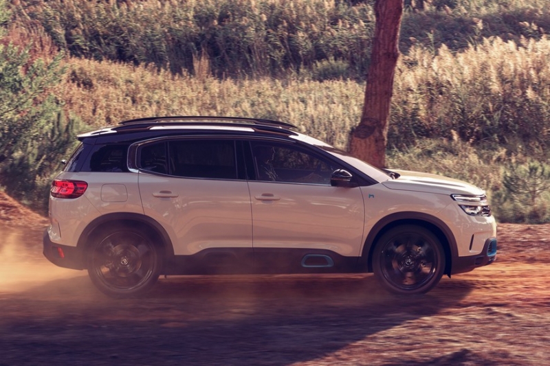 Новинку Citroen засветили на премьере другой модели: скорее всего, это свежий C5 Aircross