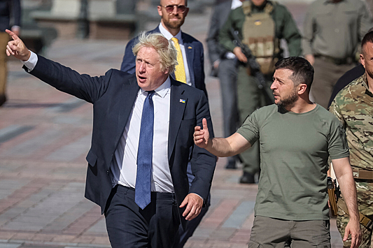 Борис Джонсон призвал Запад поставлять Украине танки