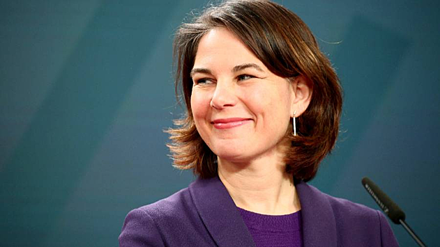 В СМИ разозлились на Бербок из-за ее слов о "войне против РФ"