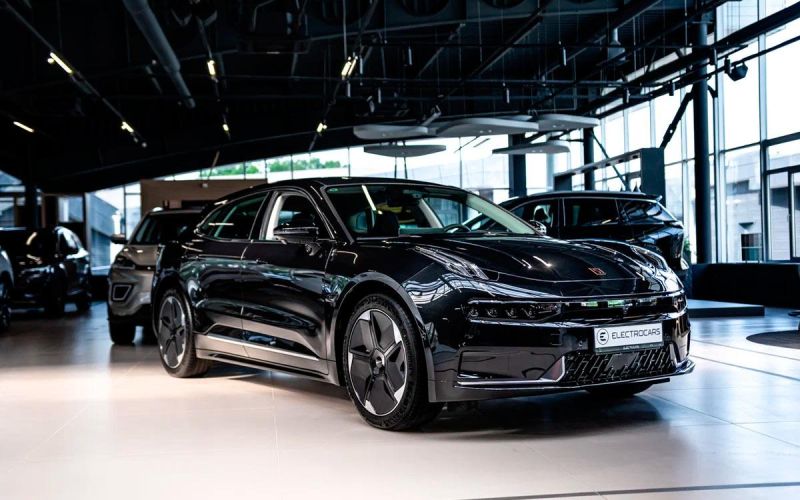 
            Российские дилеры начнут продажи лифтбэка Zeekr 2023 года выпуска
        