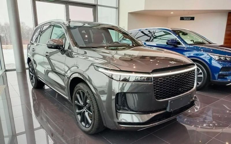 
            В Россию привезли кроссоверы китайской марки LiXiang. Цены и подробности
        