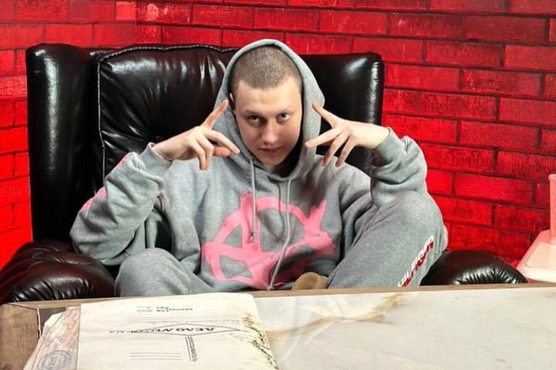 Блогер Некоглай объявлен в розыск. Он обвинял силовиков в насилии, его обвиняли в клевете