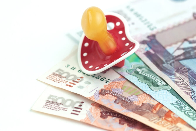 Депутаты предложили лишить маткапитала родивших за рубежом россиянок 