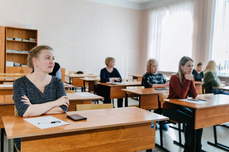 «Промывать мозги не будут». В Госдуме хотят вовлечь родителей в школьные «Разговоры о важном» 