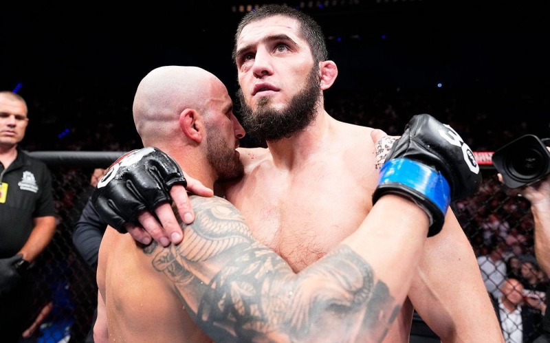 В США взялись за Махачева. Что грозит чемпиону за возможное нарушение