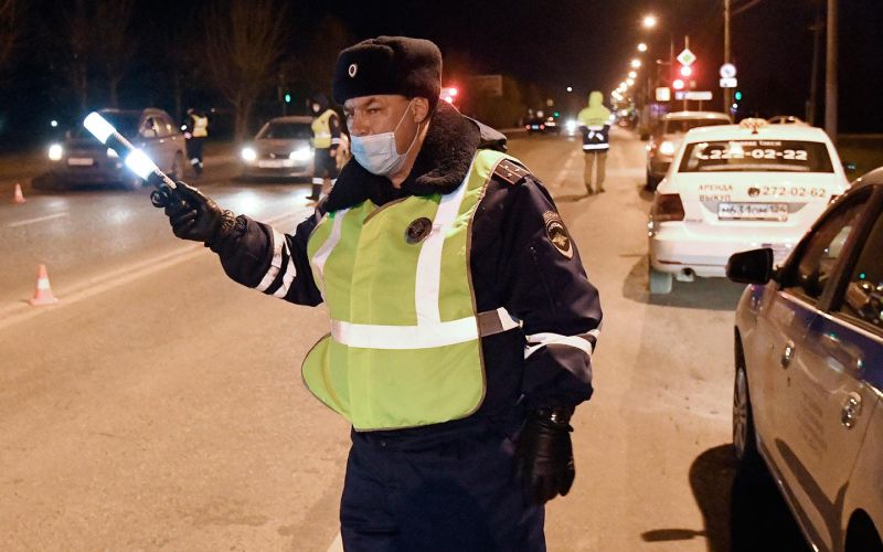 
            Инспектор ГИБДД попросил выйти из машины. Как себя вести
        