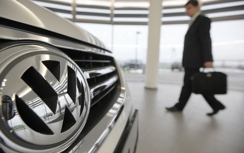 «Нет шансов на возобновление производства машин в России». Как уйдет VW