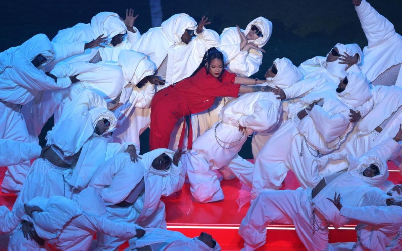 Российская синхронистка повторила под водой танец Рианны на Супербоуле