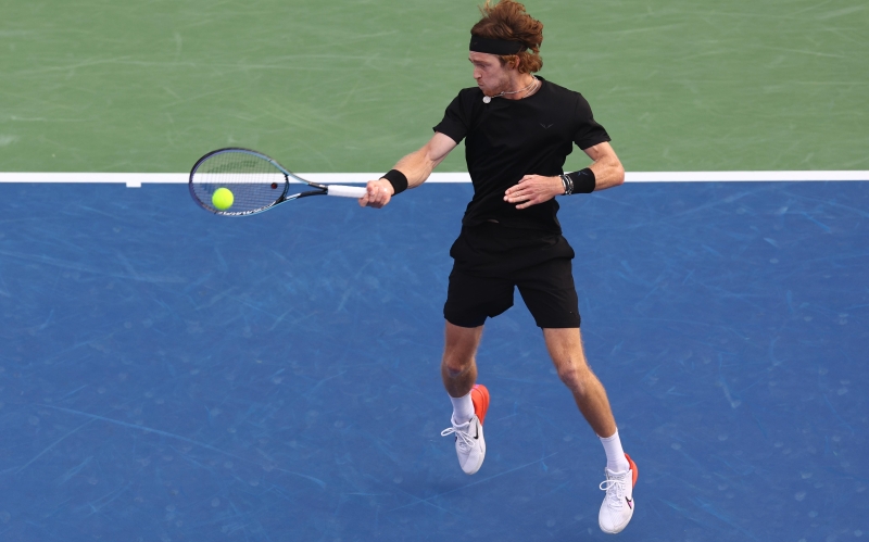 Рублев объяснил свою надпись «Цой жив» после матча со Зверевым в Дубае