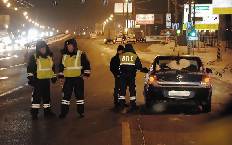 
            В ГИБДД напомнили про штраф 300 тыс. руб. для злостных нарушителей ПДД
        