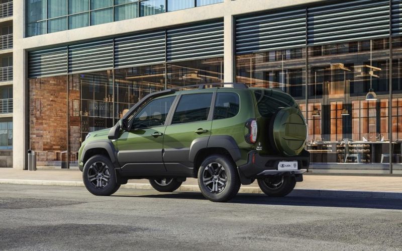 
            Lada Niva Travel получила спецверсию с рюкзаком и термокружкой
        