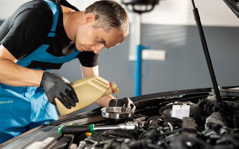 
            Рынок моторных масел России: что заливать в двигатель в период санкций
        