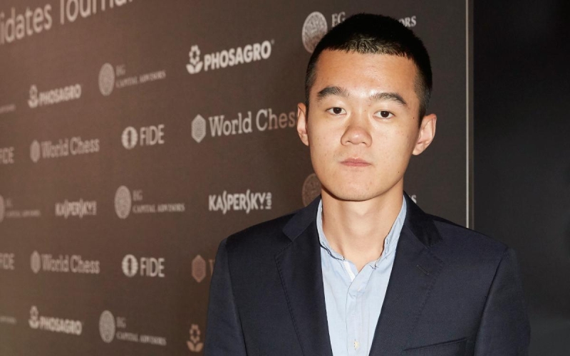 Соперник Непомнящего объяснил, почему часто уходил в комнату отдыха