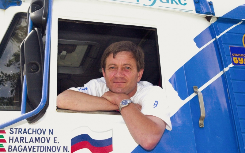 Умер один из первых призеров «Дакара» среди россиян Николай Страхов
