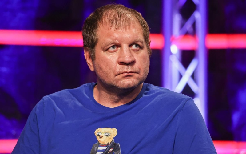 Александр Емельяненко победил блогера весом на 20 кг легче