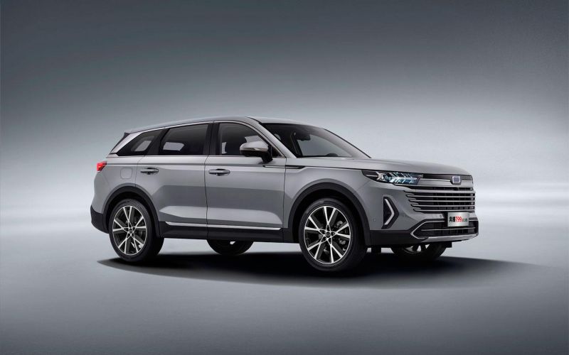 FAW раскрыл цену на флагманский кроссовер для России