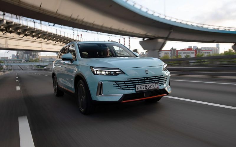 
            Китайский Skywell представил кроссовер HT-i для России. 4 важных факта
        