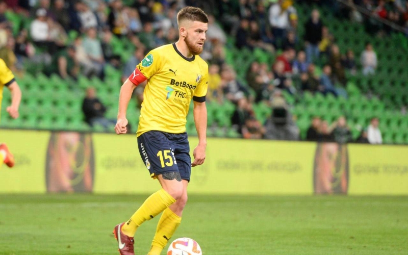 Клуб Карпина продлил контракт с капитаном