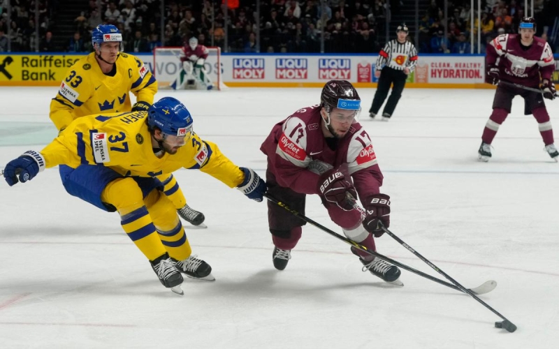 Латвия сенсационно победила Швецию и вышла в полуфинал ЧМ по хоккею