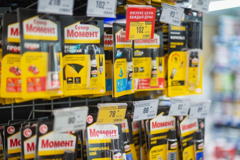 Производитель клея «Момент» продал бизнес и ушел из России 