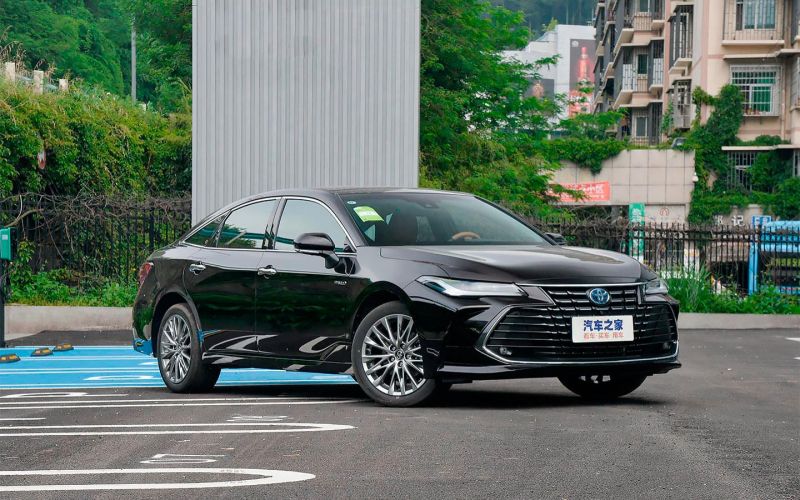 В России дилеры изменили цены на Toyota Avalon и Camry