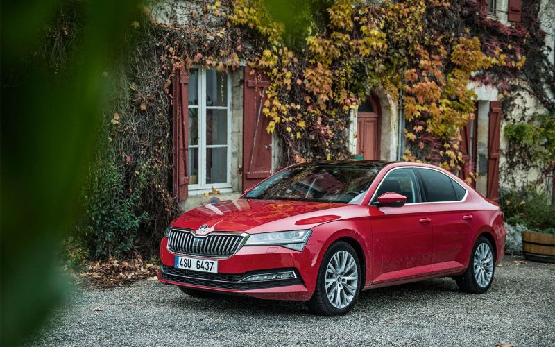 
            В Россию привезли новые Skoda Superb. Названы цены
        