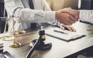 Как выбирать юриста и адвоката: рекомендации для клиента