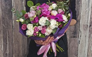 Доставка цветов: популярная услуга, какие букеты наиболее востребованы