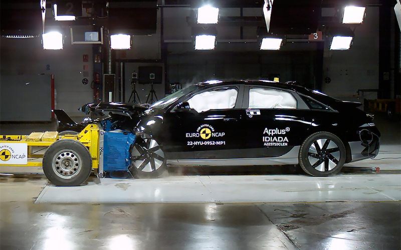 
            BMW X3 и Genesis GV70 разбили на краш-тестах: на чем безопасно ездить
        