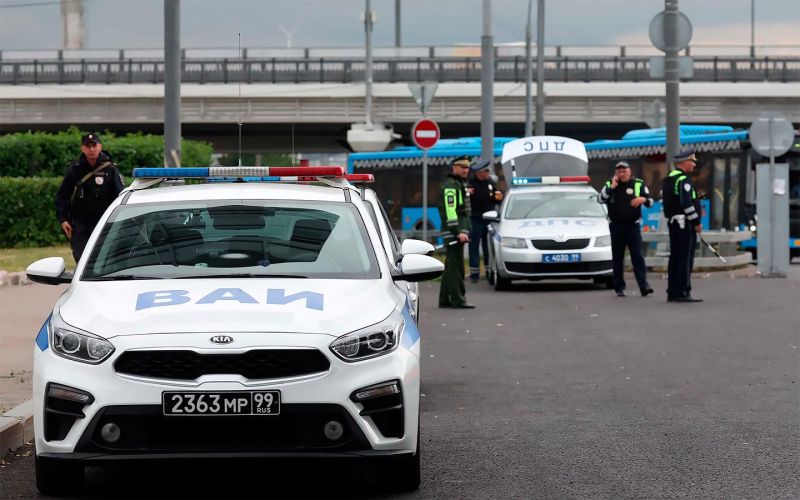 
            Что происходит на дорогах России: перекрытия, пробки, досмотры
        