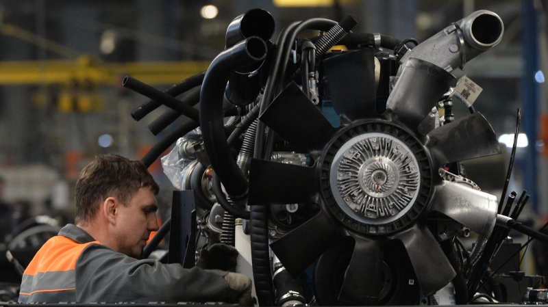 Мантуров рассказал, как избежать остановки автозаводов