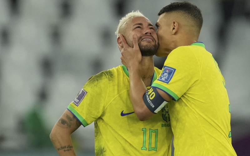 Неймар обратился к своей девушке после сообщений о сексуальных скандалах