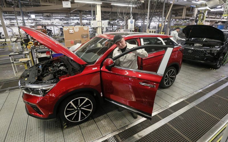 
            Ограничения для иномарок и рост утильсбора. Что ждет автопром в России
        