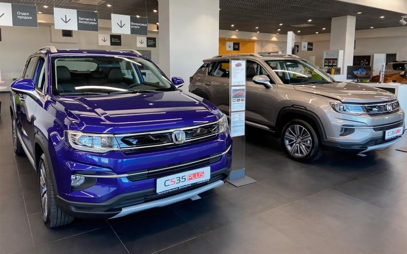 
            Импорт легковых автомобилей в Россию увеличился втрое
        