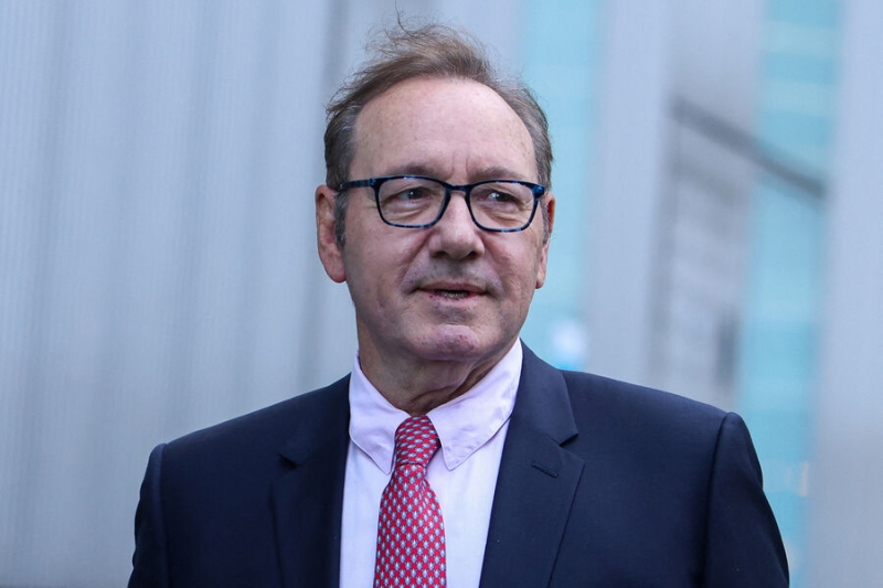 Кевина Спейси оправдали в деле о домогательствах к мужчинам. Услышав приговор, он расплакался 