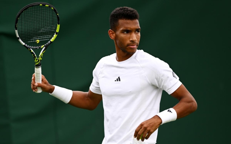 Лаки-лузер из второй сотни рейтинга выбил 12-ю ракетку мира с Уимблдона