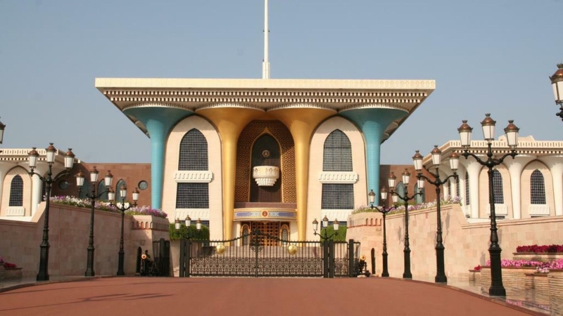 Оман может стать окном для транзита товаров из России, заявили в совете