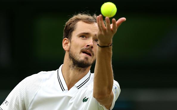 «Показал лучший теннис». Медведев не смог пробиться в финал Уимблдона