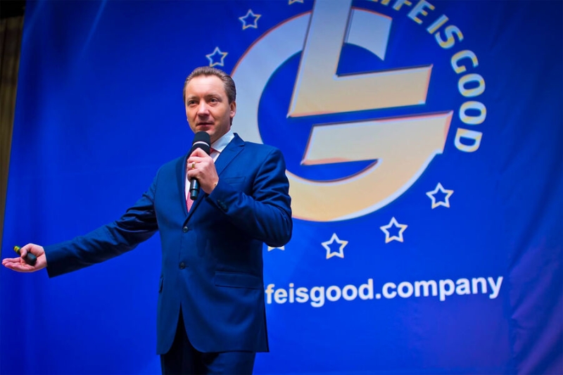 «Тамара промыла мне мозги». Истории россиян, вложившихся в пирамиду Life is good 