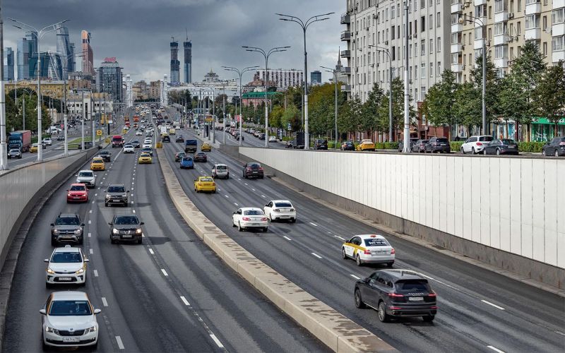 
            Тысячи снимков личных автомобилей россиян утекли в Сеть. Это законно?
        