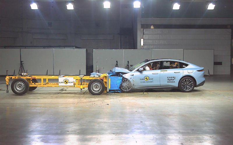 8 новинок российского авторынка разбили в краш-тестах. Видео и результаты