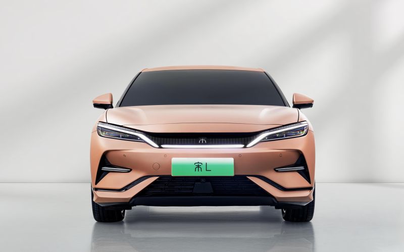 
            BYD представил кроссовер Song L на автосалоне в Чэнду
        