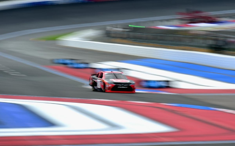 Гонщик NASСAR 10 раз перевернулся в воздухе на высокой скорости. Видео