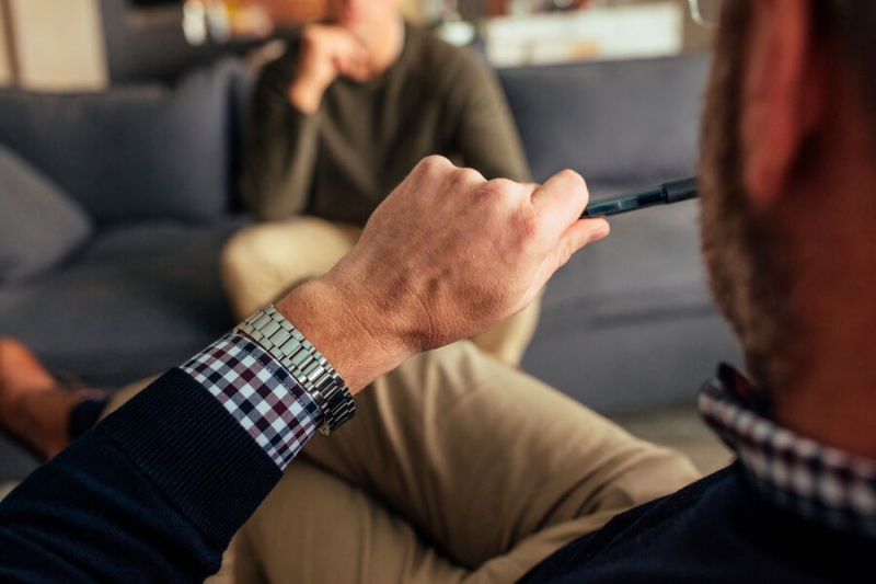 «Режусь, чтобы пить свою кровь». Какие жуткие тайны клиентов хранят психологи 