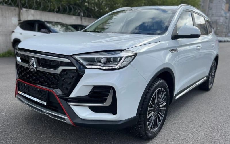 
            В России появился китайский кроссовер VGV U70 Pro
        